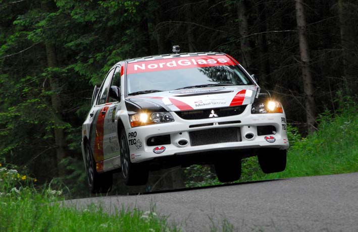 Tim Svanholt og Carina Møller var flyvende i deres Mitsubishi Lancer i Hobro 2013
(Foto: Svanholt Motorsport)